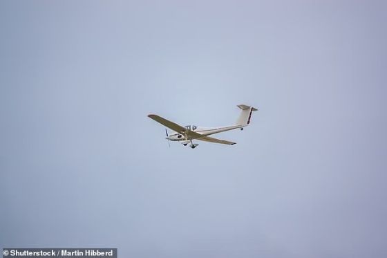 Ảnh của Máy bay lật úp trên đường băng, phi công 84 tuổi và hành khách 78 tuổi nhập viện